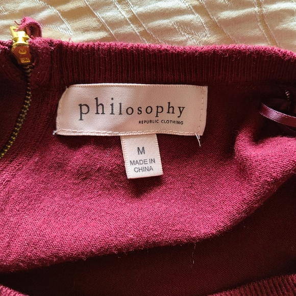 Burgundy sweater with exposed zipper - Picture 4 of 4